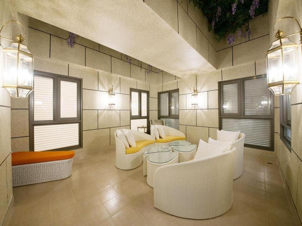 Lake Piedmont International Hotel Guangzhou Exterior photo